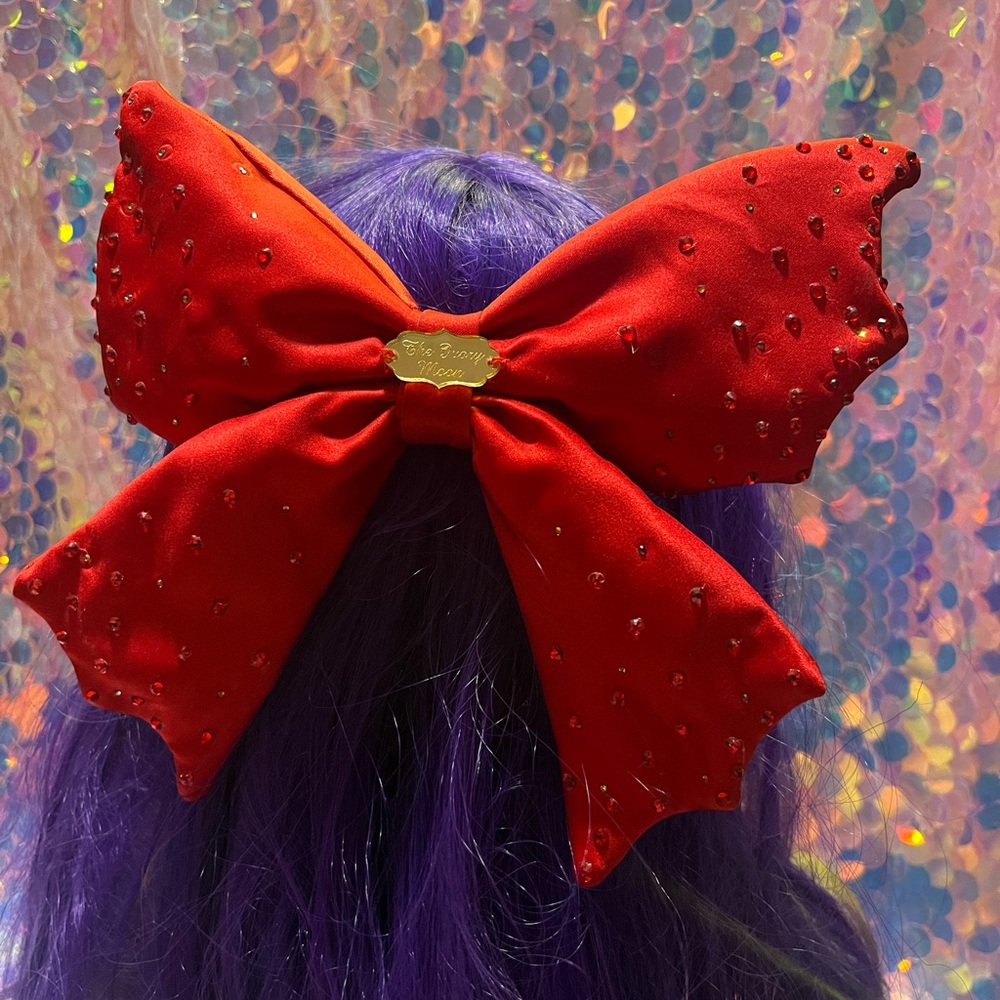 The Ivory Moon 🌔 Batty for you prototype bow